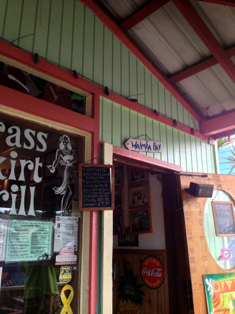 Grass Skirt Grill in Haleiwa-Door