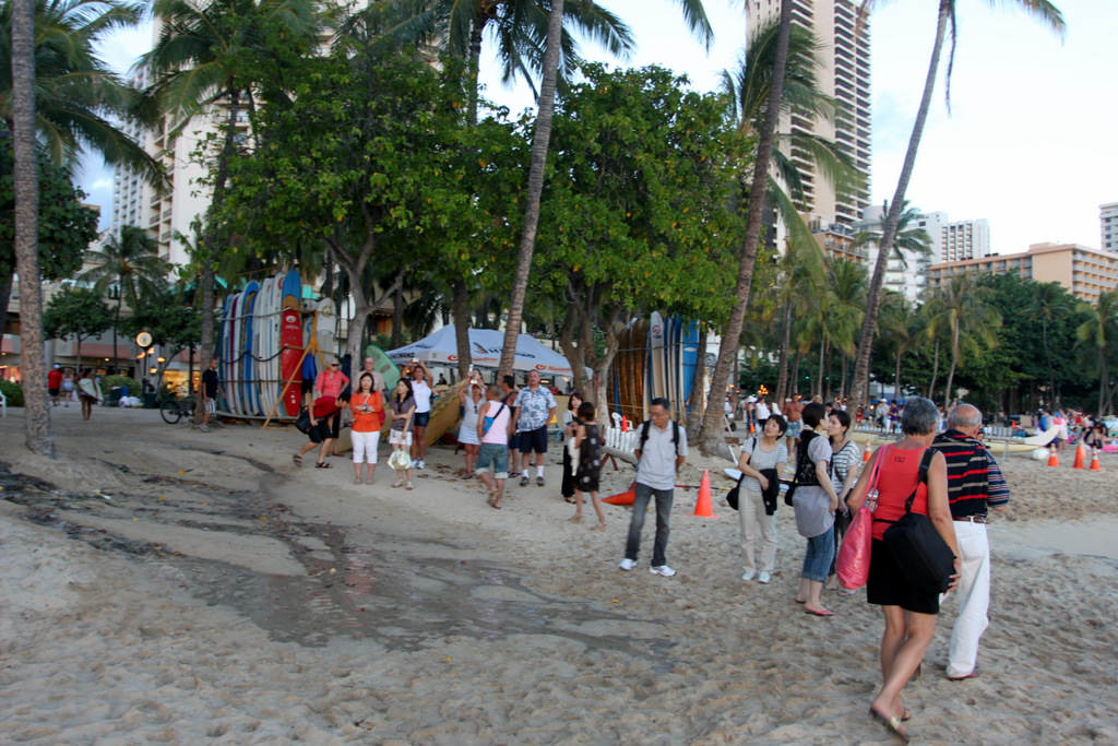 beach-activities-waikiki-beach